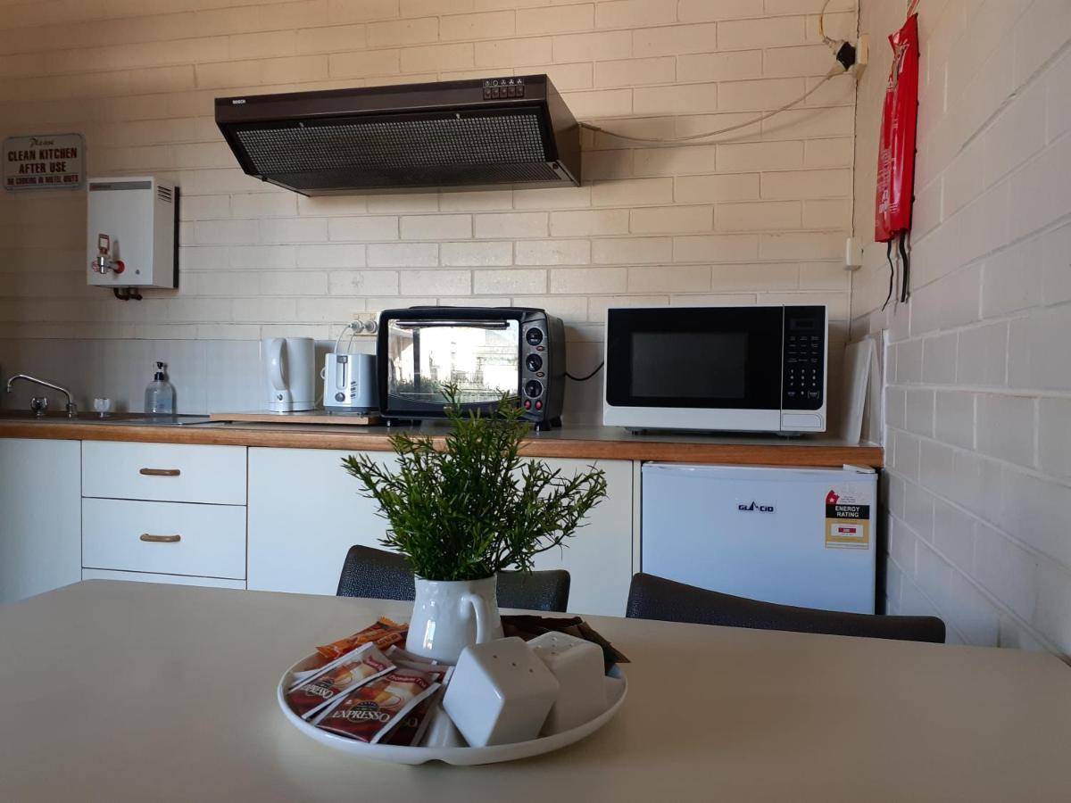 Crest Motor Inn Queanbeyan Eksteriør billede