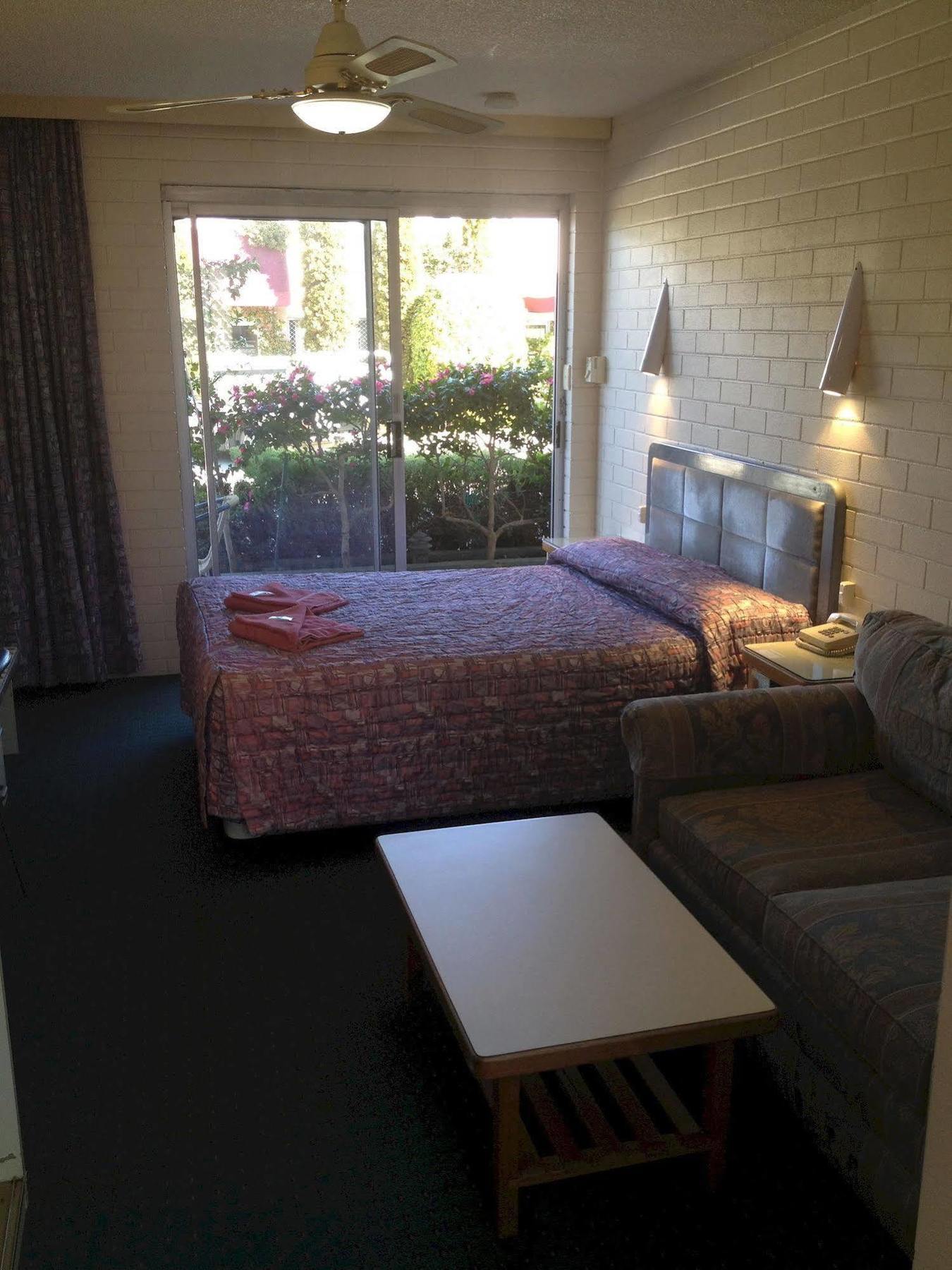 Crest Motor Inn Queanbeyan Eksteriør billede