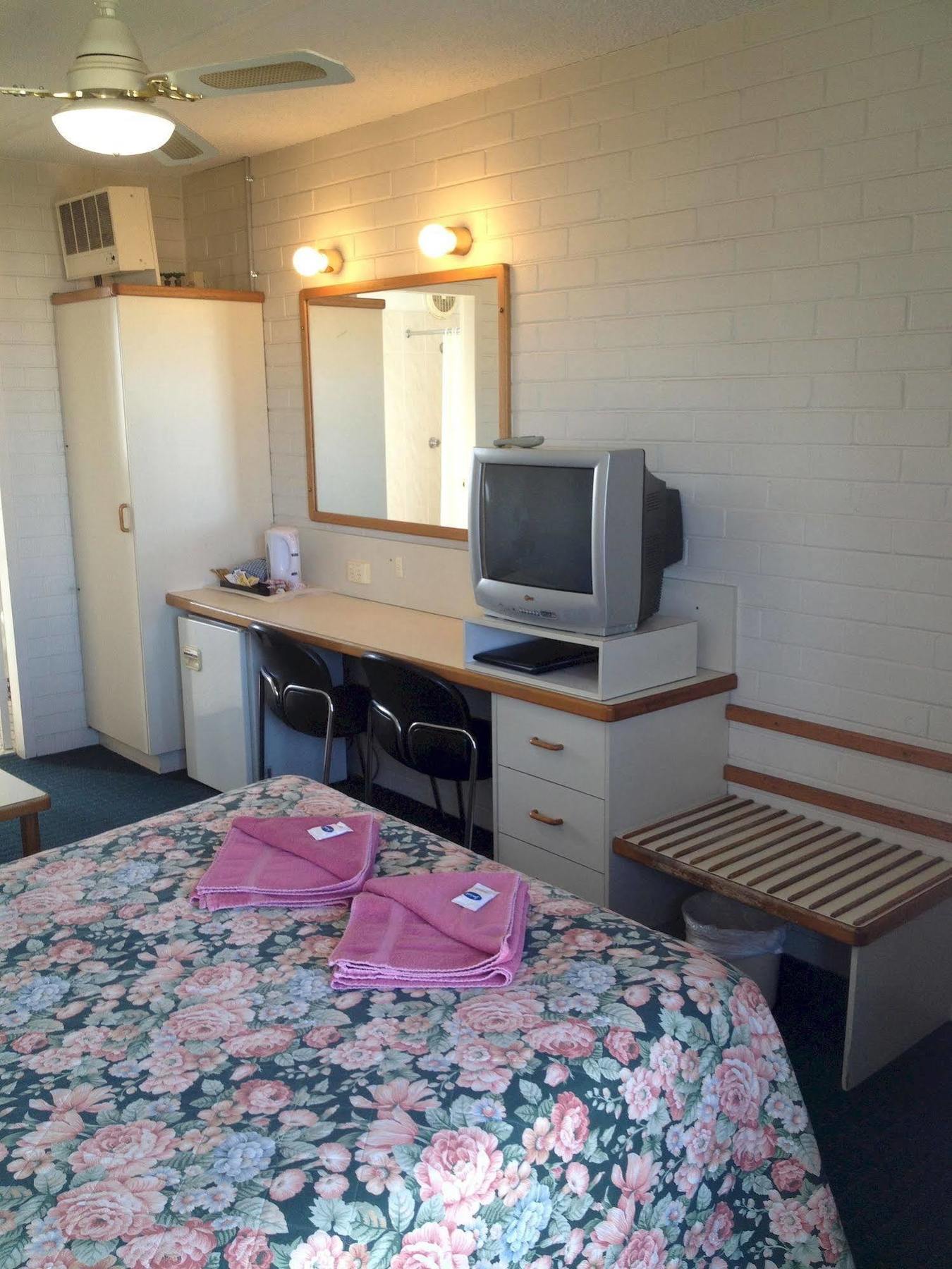 Crest Motor Inn Queanbeyan Eksteriør billede